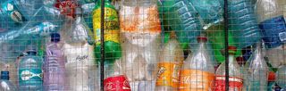 Así es la Plastic Bottle Village